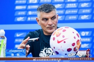 7月17日，中超第19轮赛后，蓉城主教练阿洛伊西出席新闻发布会
